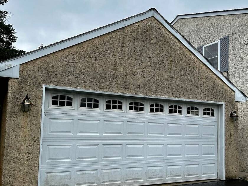Before Stucco House Wash &mdash; Exterior Soft Wash
